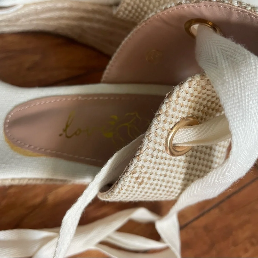 NWOT Women's White Espadrille Wedge Sandals Heels Closed Toe Lace Up